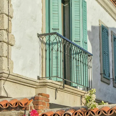 Beyaz Kapi Boutique
